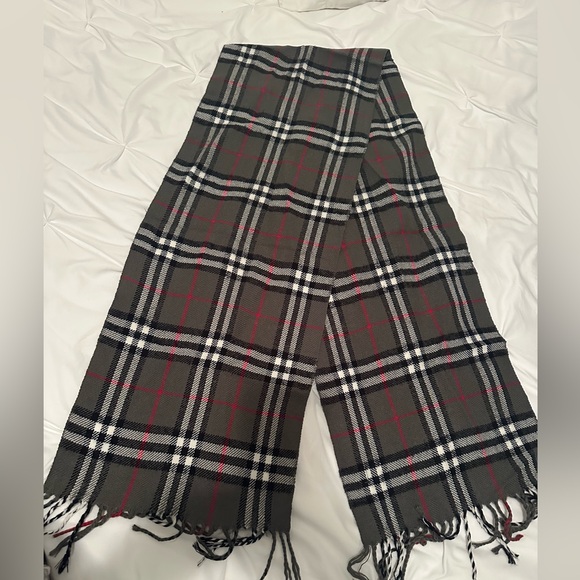 Burberry Scarf - Picture 5 of 5